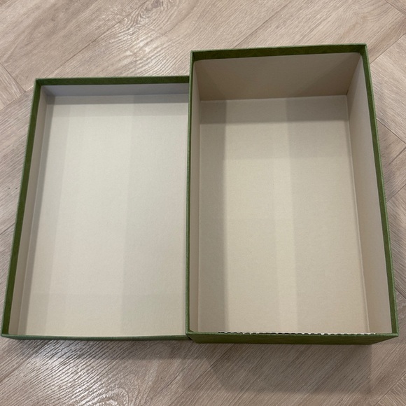 Gucci shoe box. Includes 2 unused dust bags. Mint condition. - Picture 3 of 4